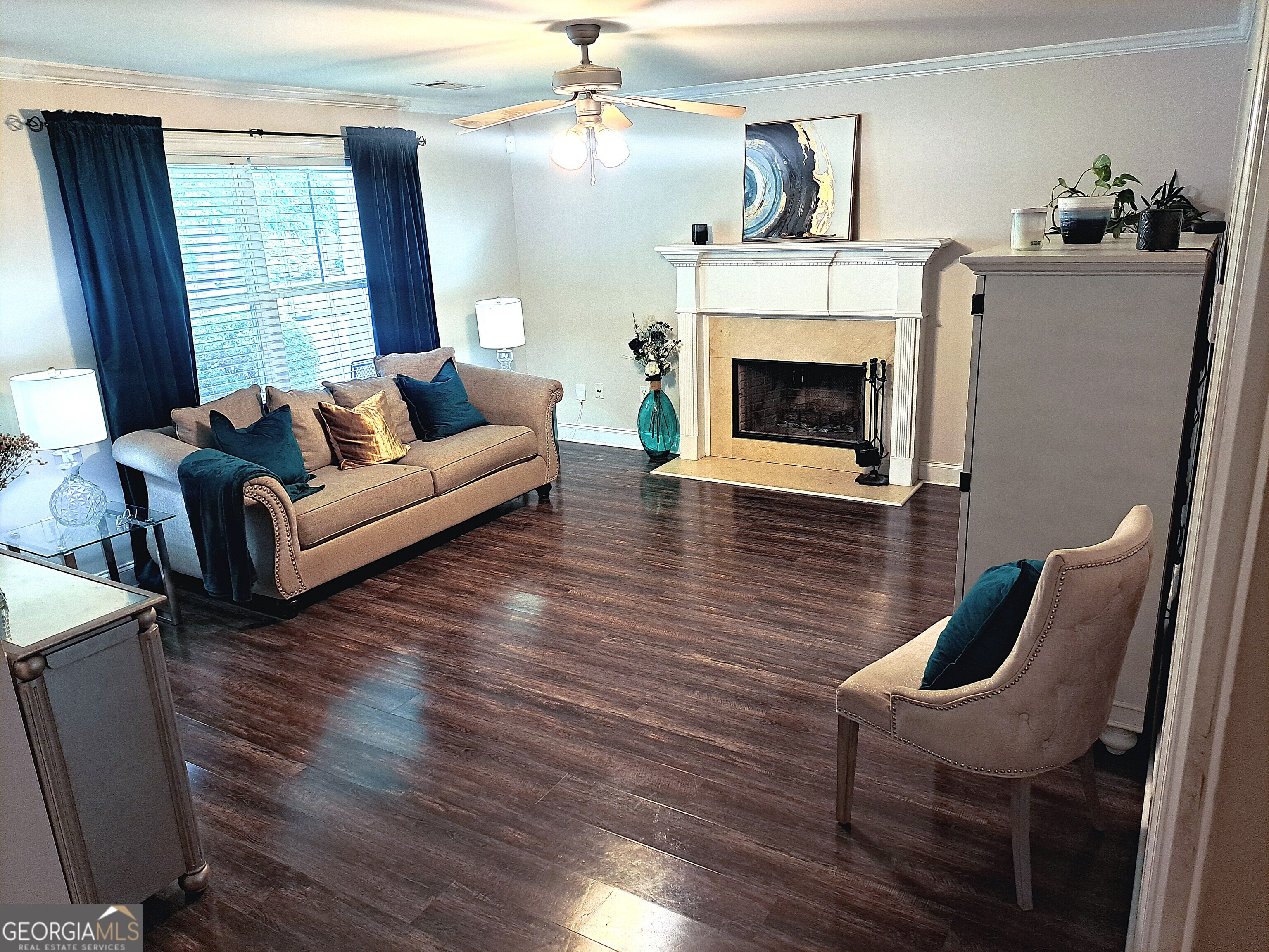 533 Edgewood Drive Athens, GA 30606 - Photo 2 of 20 a living room with furniture and a fireplace