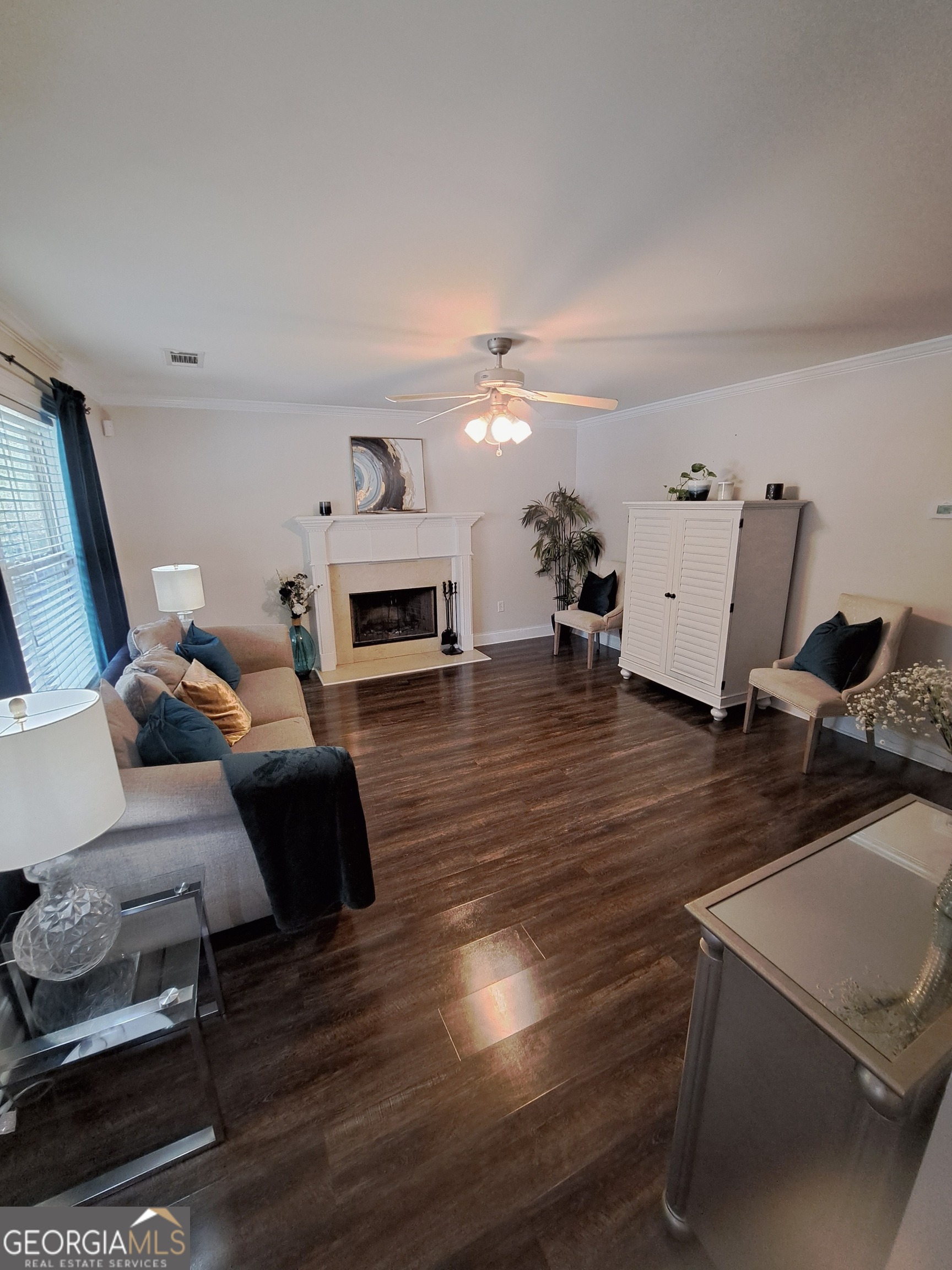 533 Edgewood Drive Athens, GA 30606 - Photo 3 of 20 a living room with furniture