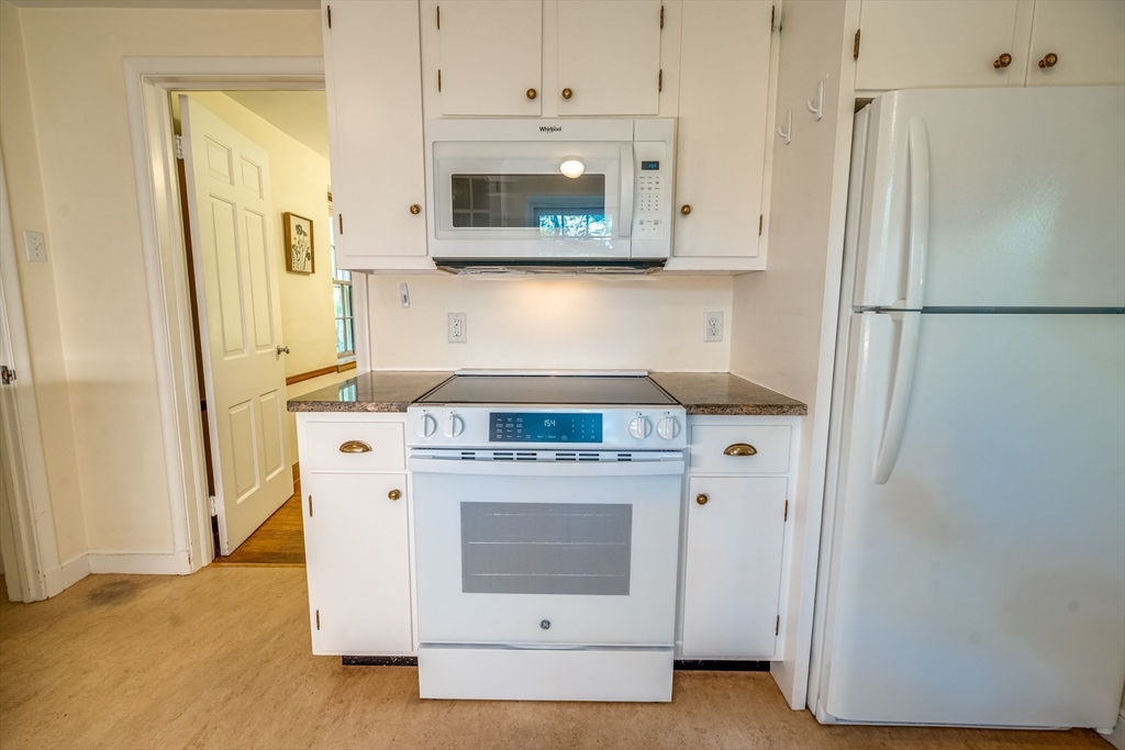 18 Plum Tree Road Amherst, MA 01002 - Photo 13 of 38