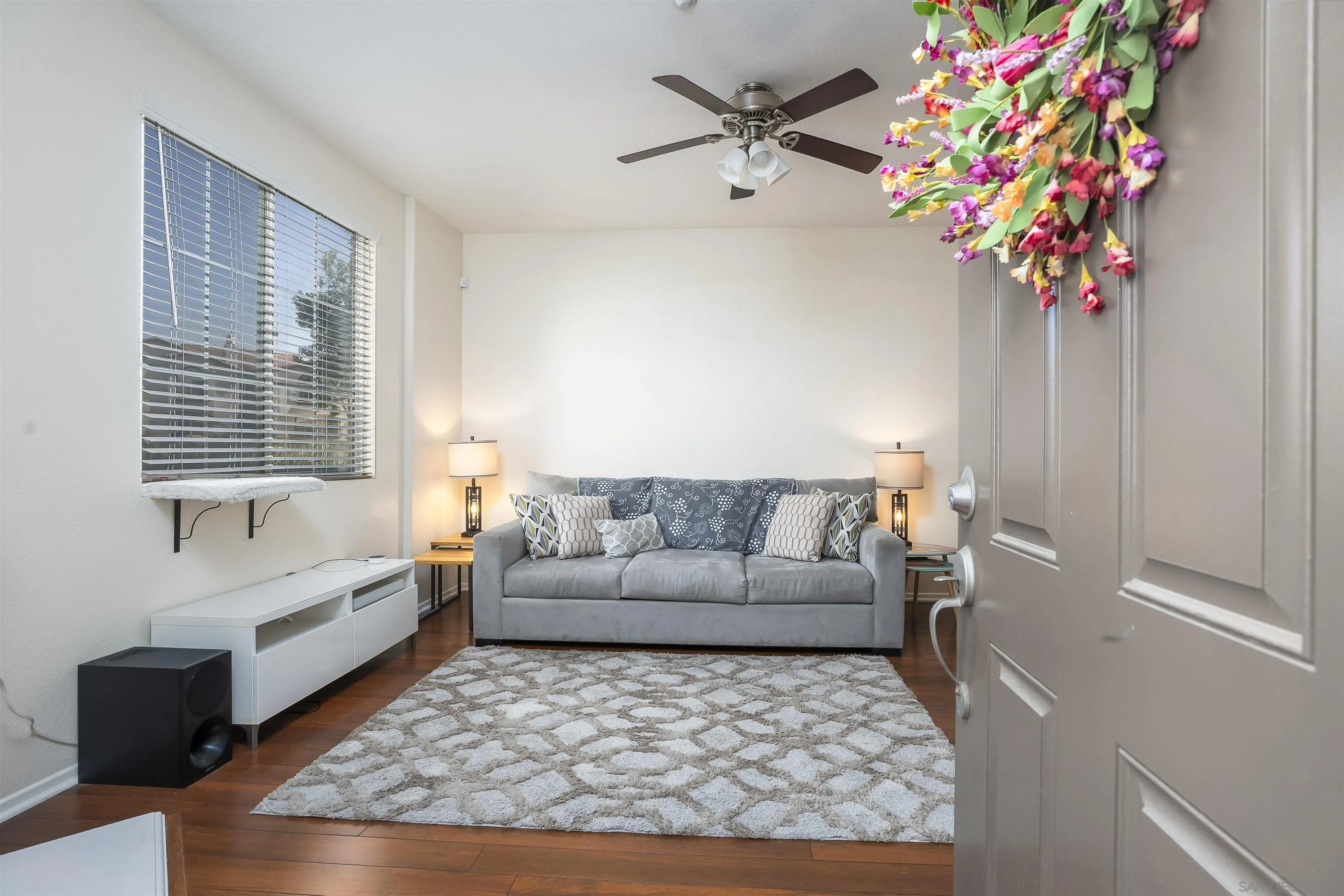 289 Reef Point Way, Unit 3 Oceanside, CA 92058 - Photo 3 of 23 a living room with furniture and a potted plant