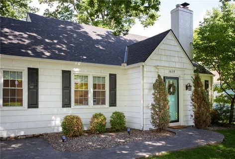 $395,000 | 5639 Maple Street, Mission, KS 66202