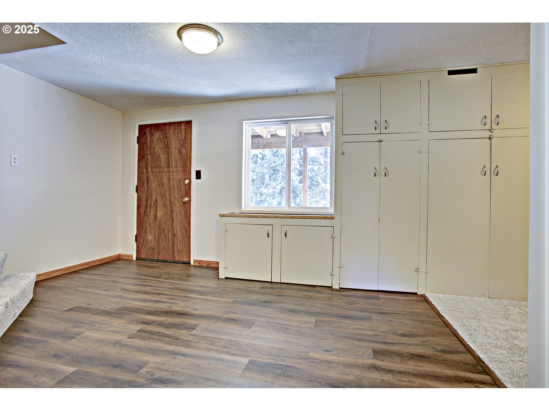 13633 Southeast 178th Avenue Damascus, OR 97089 - Photo 30 of 48 an empty room with wooden floor and window