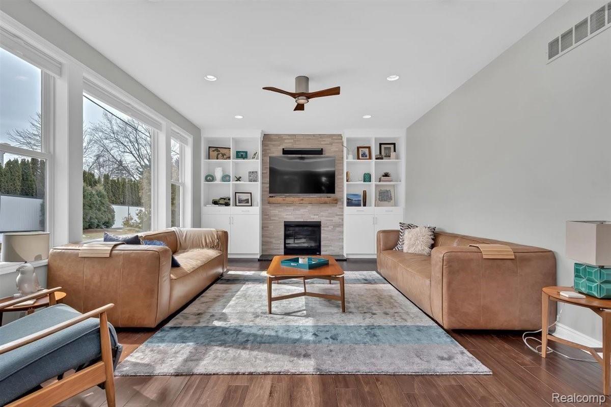 1246 Maple Drive Rochester, MI 48307 - Photo 15 of 41 18-DSC_0995.jpg