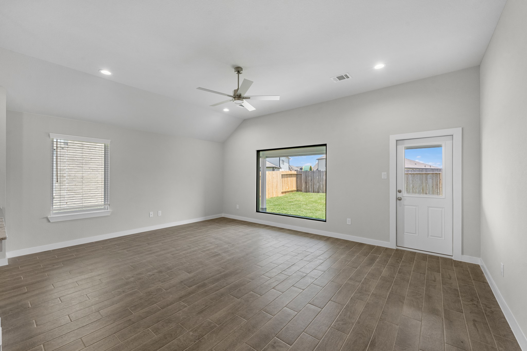 8743 Mallow Rose Way Rosharon, TX 77583 - Photo 8 of 29