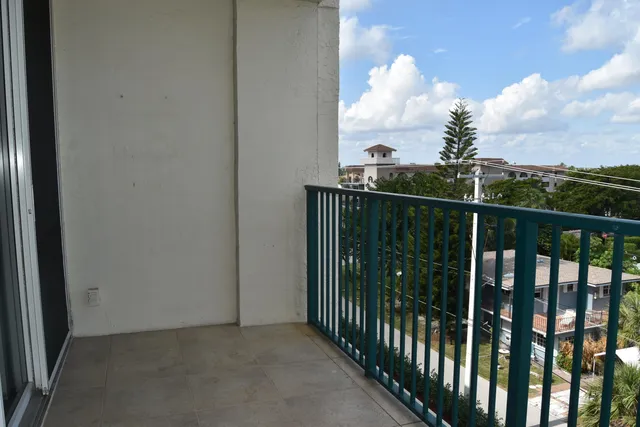 $2,600 | 1238 Hillsboro Mile, Unit 511, Pompano Beach, FL 33062