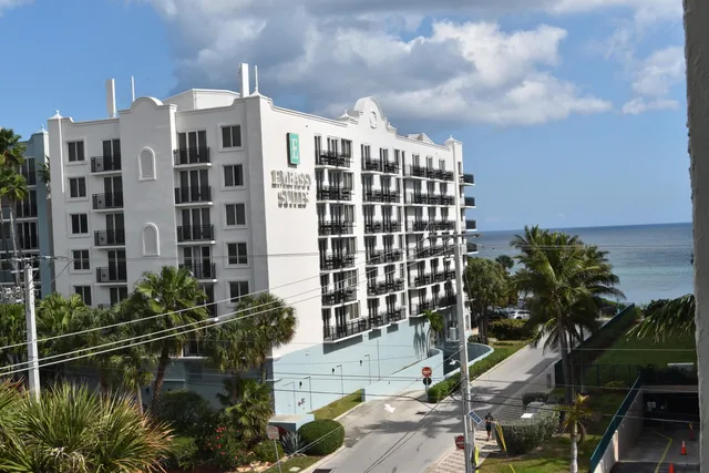 $2,600 | 1238 Hillsboro Mile, Unit 511, Pompano Beach, FL 33062