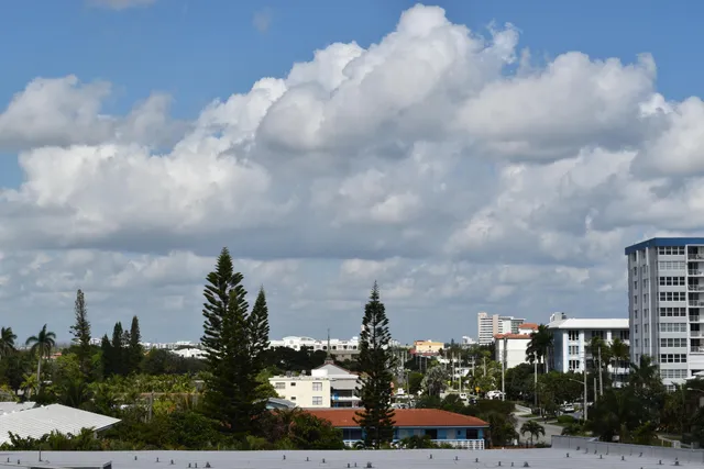 $2,600 | 1238 Hillsboro Mile, Unit 511, Pompano Beach, FL 33062