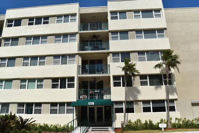 $2,600 | 1238 Hillsboro Mile, Unit 511, Pompano Beach, FL 33062