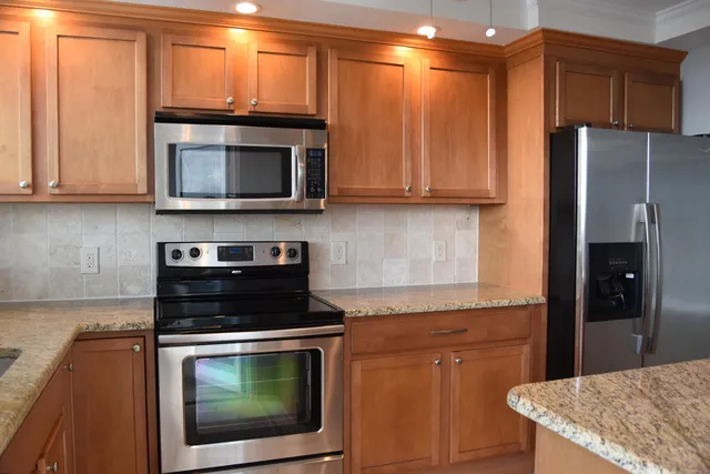 $2,600 | 1238 Hillsboro Mile, Unit 511, Pompano Beach, FL 33062