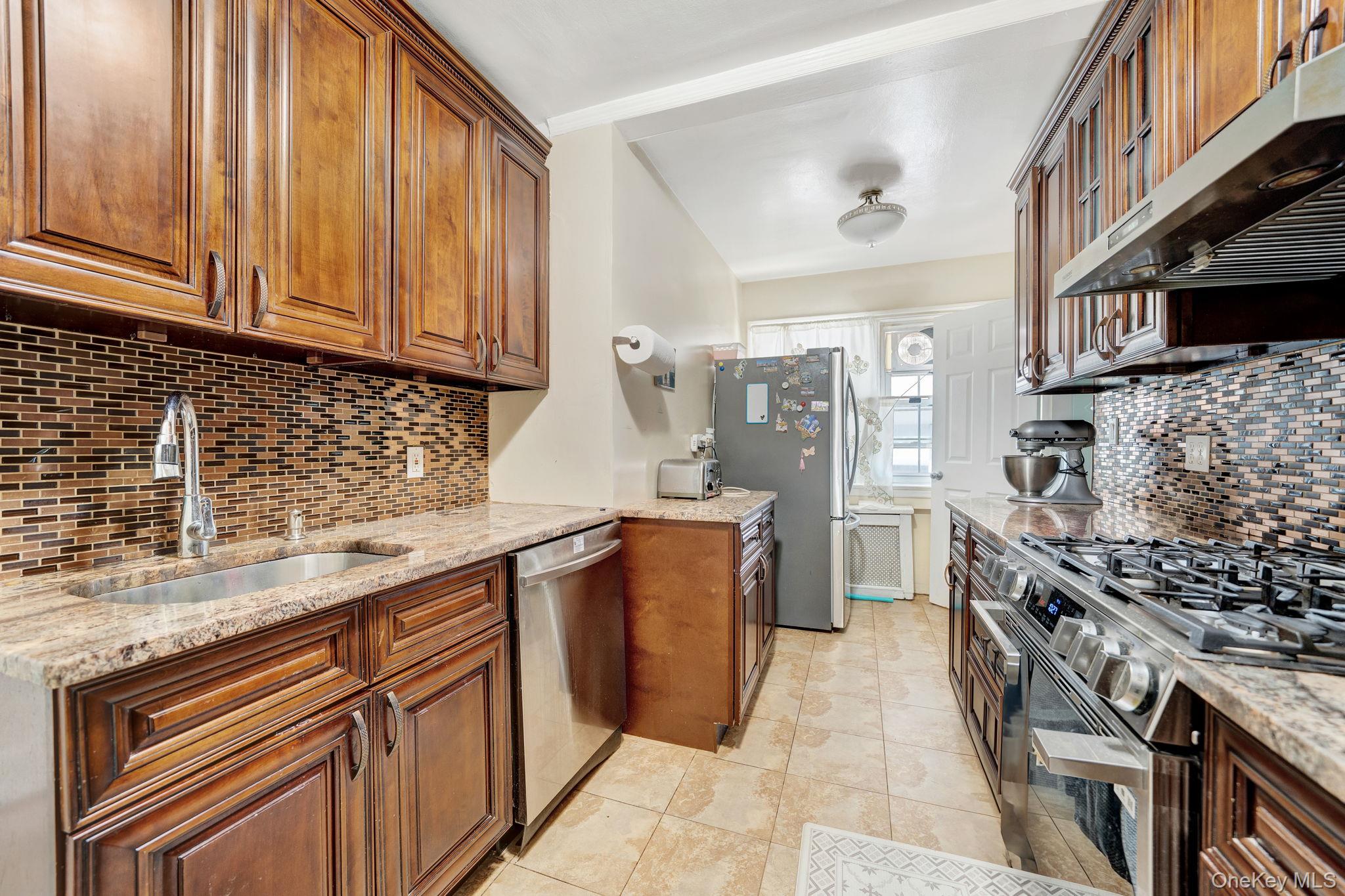 244-15 85th Road Queens, NY 11426 - Photo 11 of 30