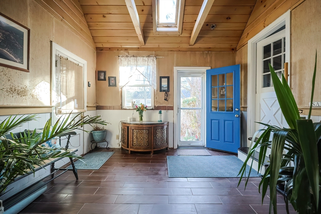 110 Acushnet Road Mattapoisett, MA 02739 - Photo 5 of 29 Gallery Image 5