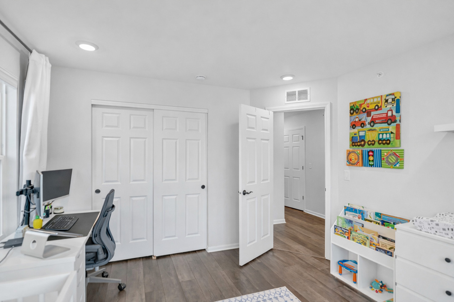 3209 Trillium Circle Rolling Meadows, IL 60008 - Photo 22 of 30 a room with furniture and a window