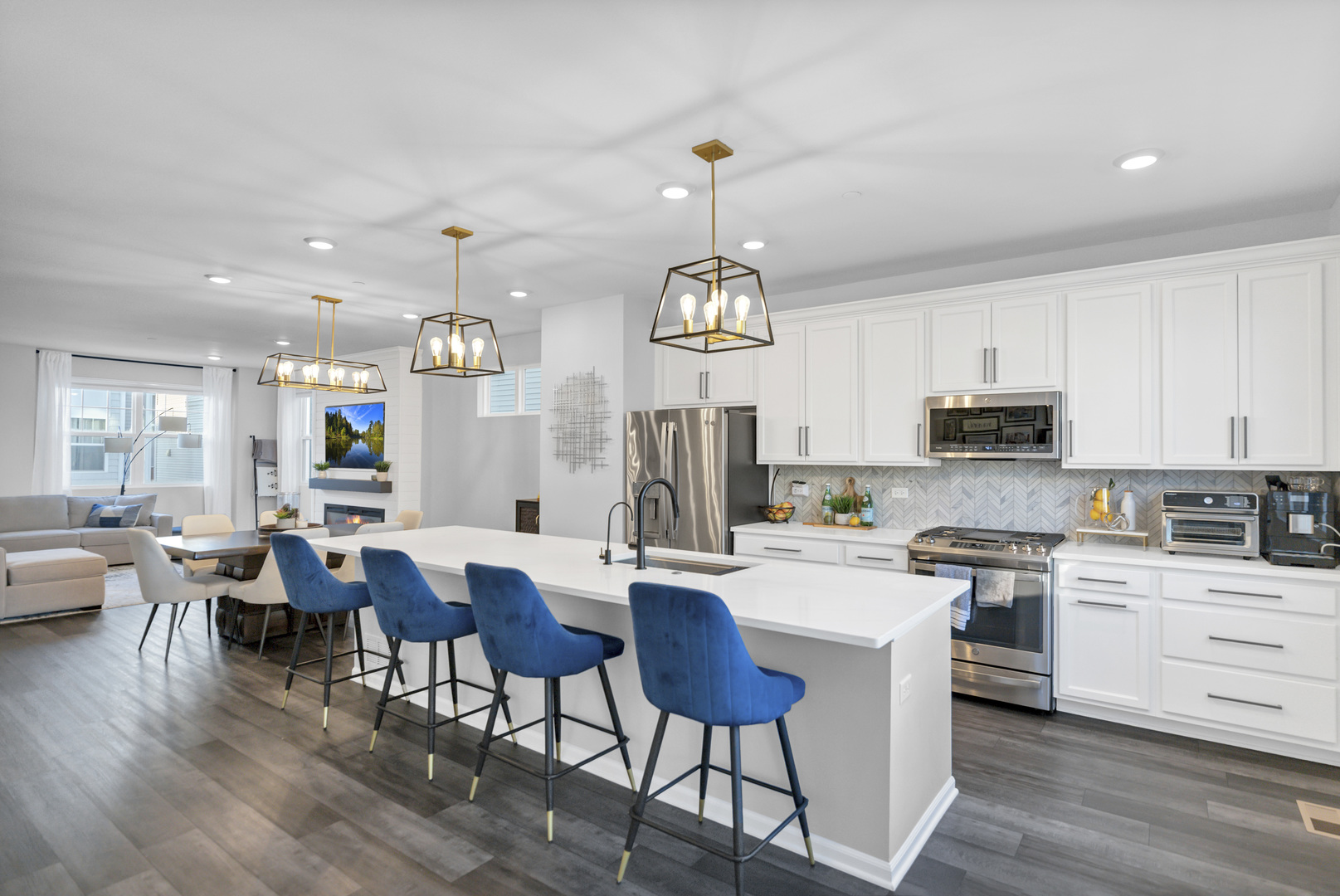 3209 Trillium Circle Rolling Meadows, IL 60008 - Photo 3 of 30 a large kitchen with a table and chairs