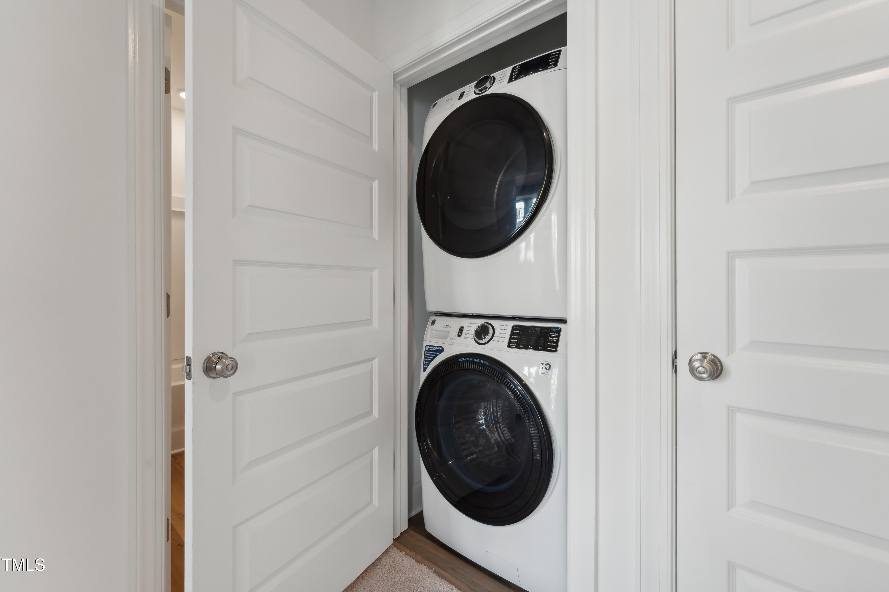 1246 Coach Sta Alley, Unit 101 Raleigh, NC 27601 - Photo 11 of 35 P_RAL_GRY_Tessa_INT_LDY_1