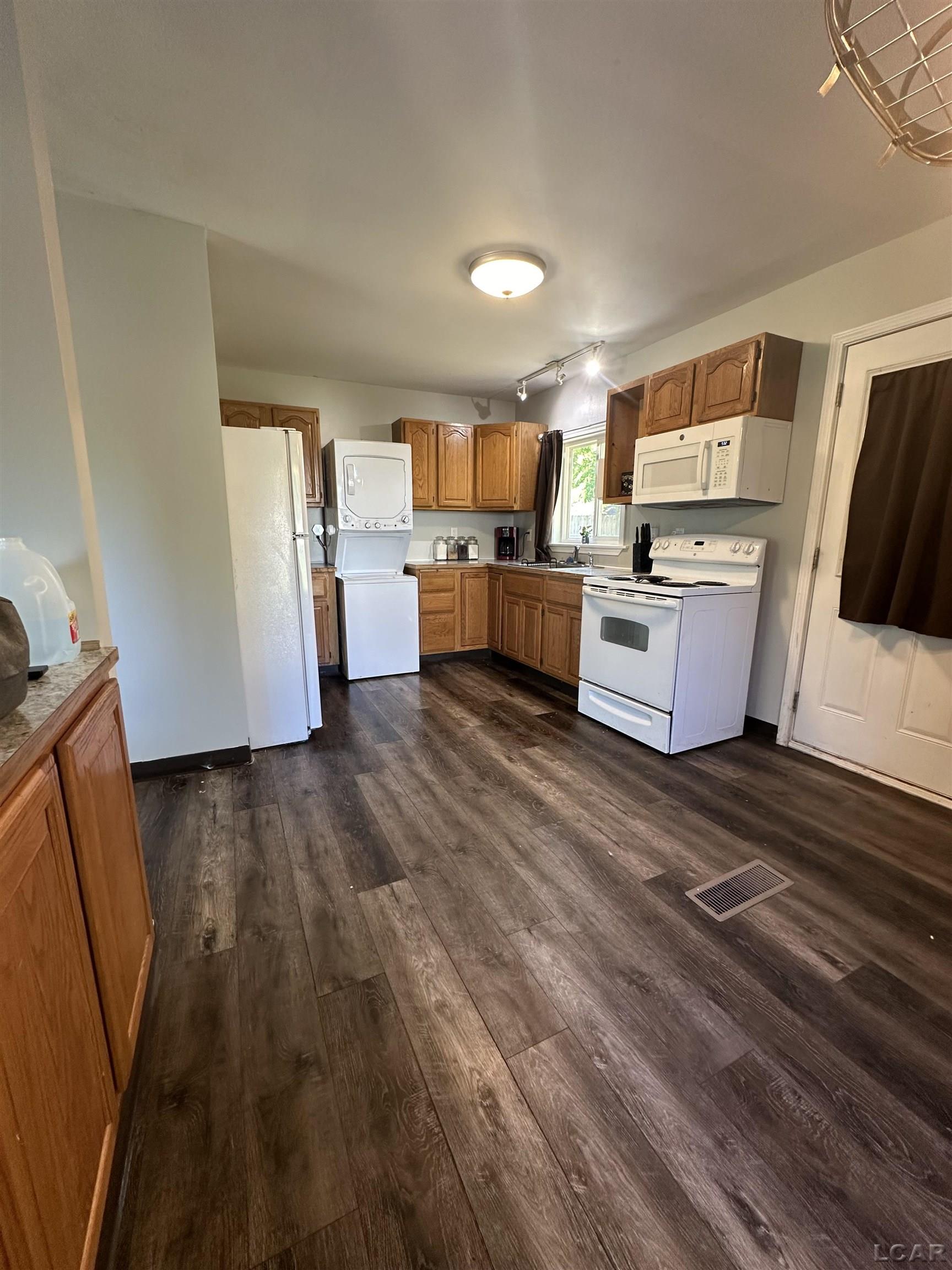 505 West Russell Road Tecumseh, MI 49286 - Photo 8 of 9 50143167-3be96a04-de1d-4d94-aa15-9fea7f5b47de.JPG