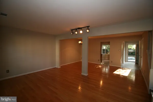 $2,400 | 114 Barnsfield Court, Unit 219, Gaithersburg, MD 20878