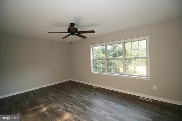 $2,400 | 114 Barnsfield Court, Unit 219, Gaithersburg, MD 20878