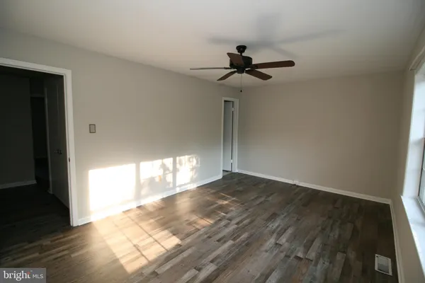 $2,400 | 114 Barnsfield Court, Unit 219, Gaithersburg, MD 20878