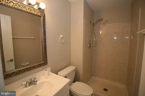 $2,400 | 114 Barnsfield Court, Unit 219, Gaithersburg, MD 20878