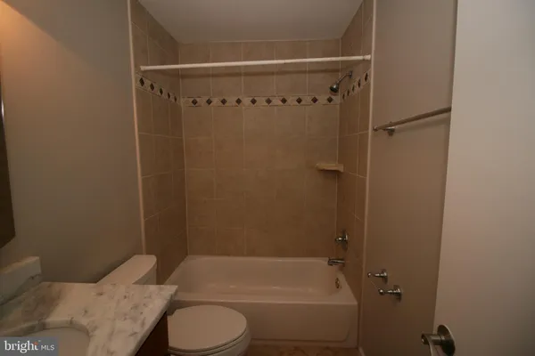 $2,400 | 114 Barnsfield Court, Unit 219, Gaithersburg, MD 20878