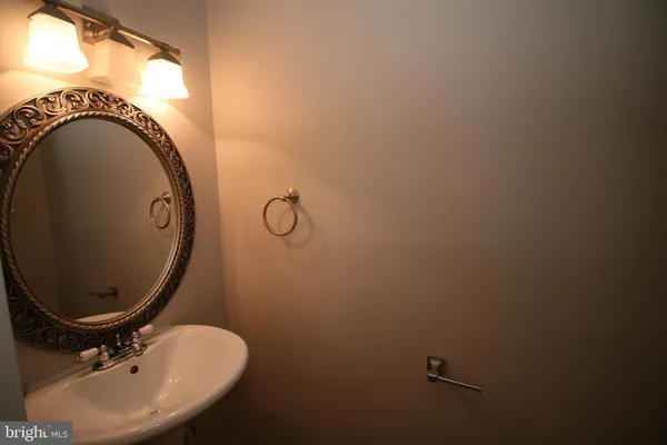 $2,400 | 114 Barnsfield Court, Unit 219, Gaithersburg, MD 20878