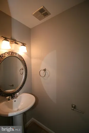 $2,400 | 114 Barnsfield Court, Unit 219, Gaithersburg, MD 20878