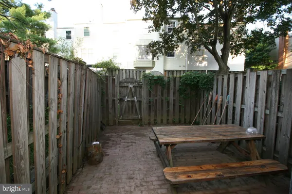 $2,400 | 114 Barnsfield Court, Unit 219, Gaithersburg, MD 20878