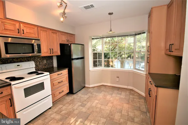 $2,400 | 114 Barnsfield Court, Unit 219, Gaithersburg, MD 20878