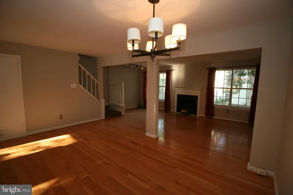 $2,400 | 114 Barnsfield Court, Unit 219, Gaithersburg, MD 20878