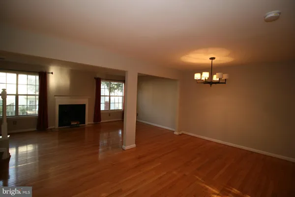 $2,400 | 114 Barnsfield Court, Unit 219, Gaithersburg, MD 20878