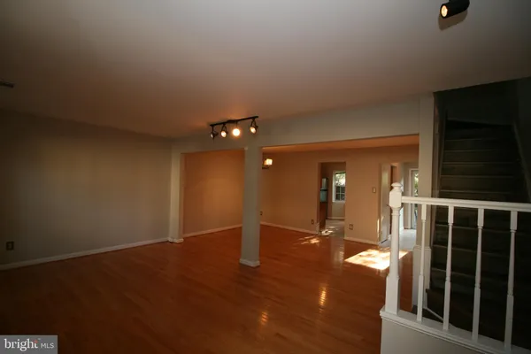 $2,400 | 114 Barnsfield Court, Unit 219, Gaithersburg, MD 20878