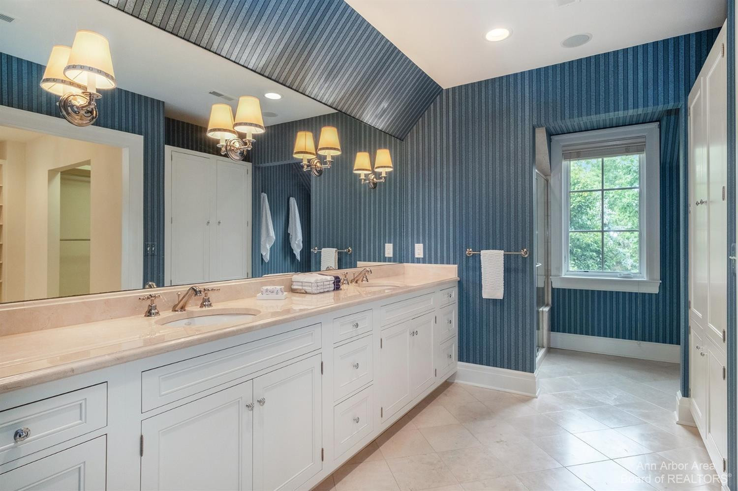 2106 Londonderry Road Ann Arbor, MI 48104 - Photo 54 of 75 Upper Level. Primary en suite bath.