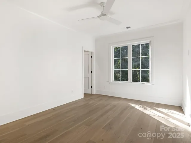a en suite bathroom with a toilet sink and mirror