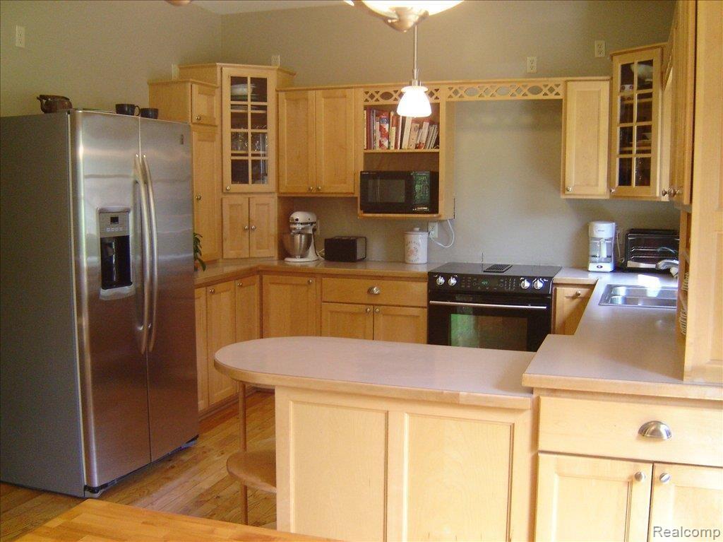 2453 Byron Road Howell, MI 48855 - Photo 3 of 7 Kitchen