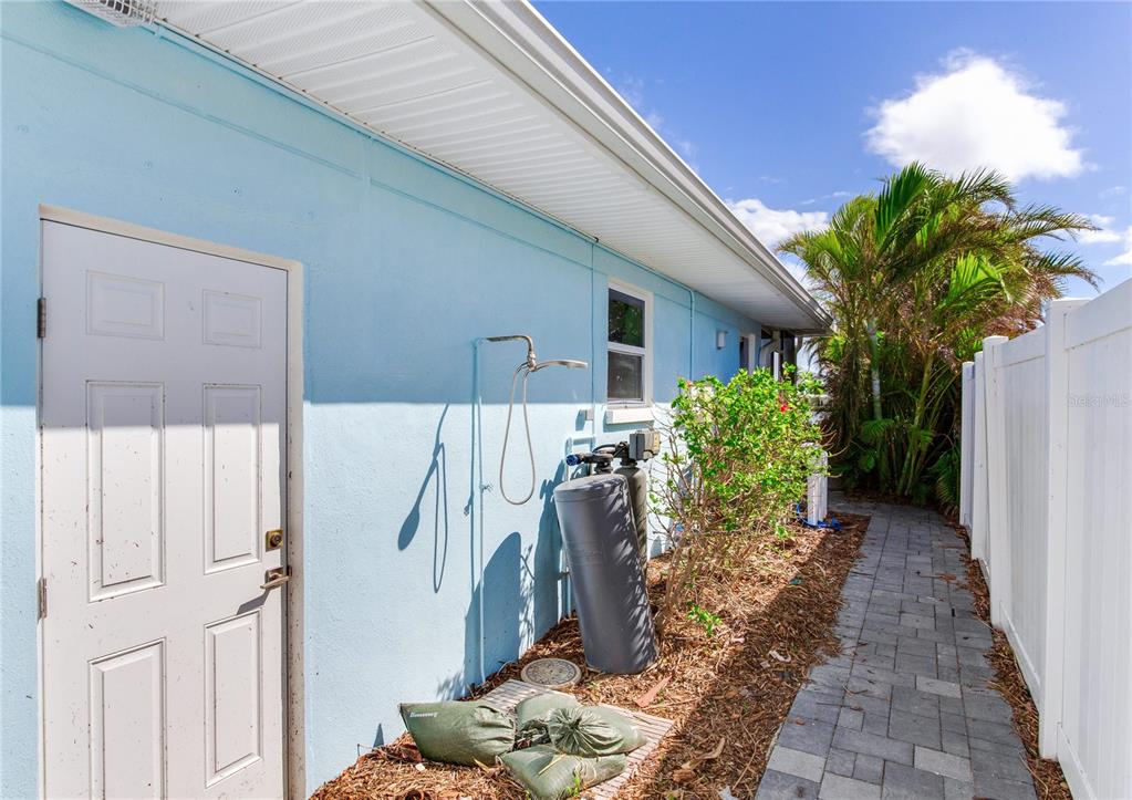 16341 Redington Drive Redington Beach, FL 33708 - Photo 8 of 17 Gallery Image 8