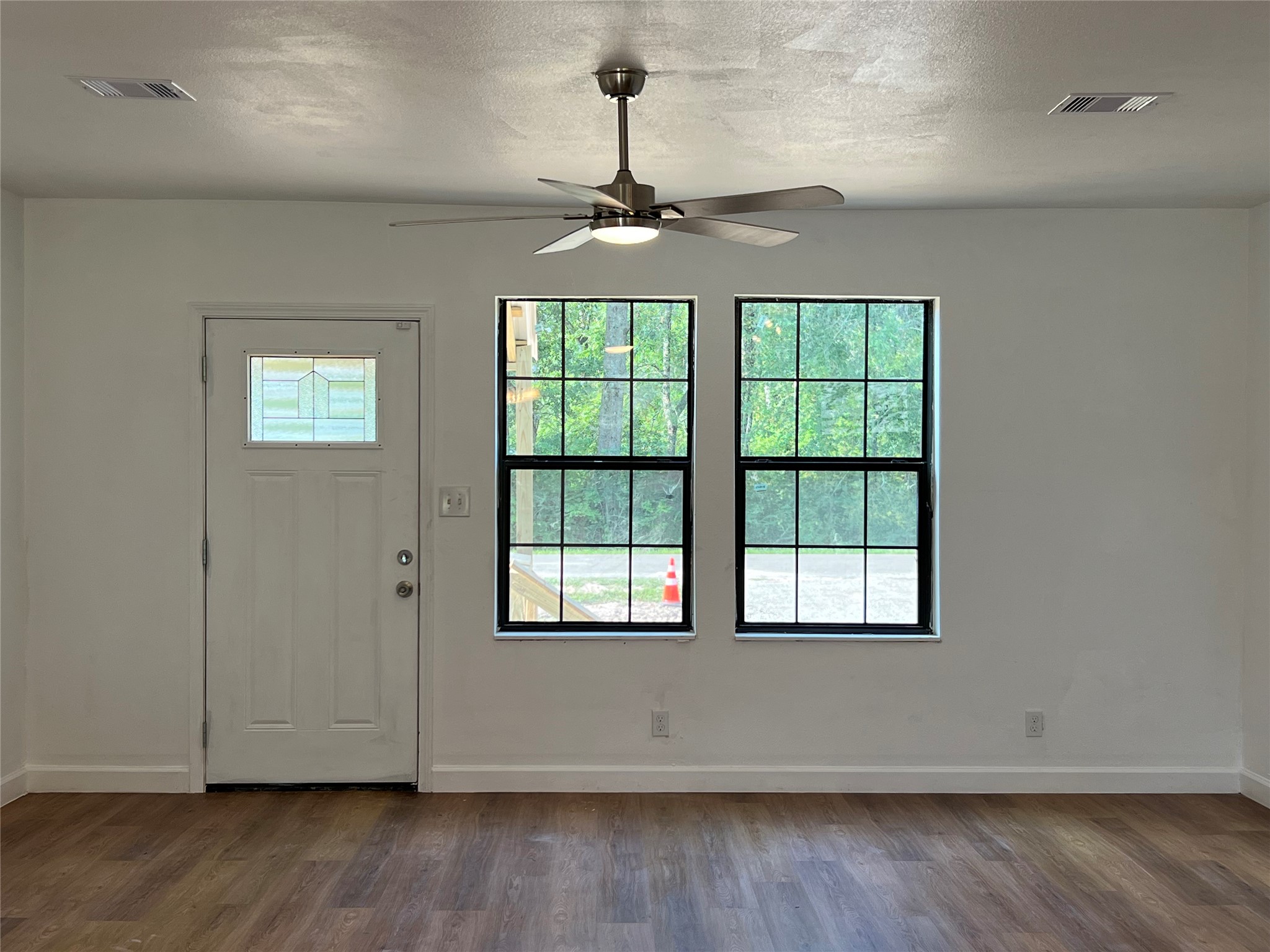 907 Daniel Street Cleveland, TX 77327 - Photo 15 of 45 Lot's of lite and space