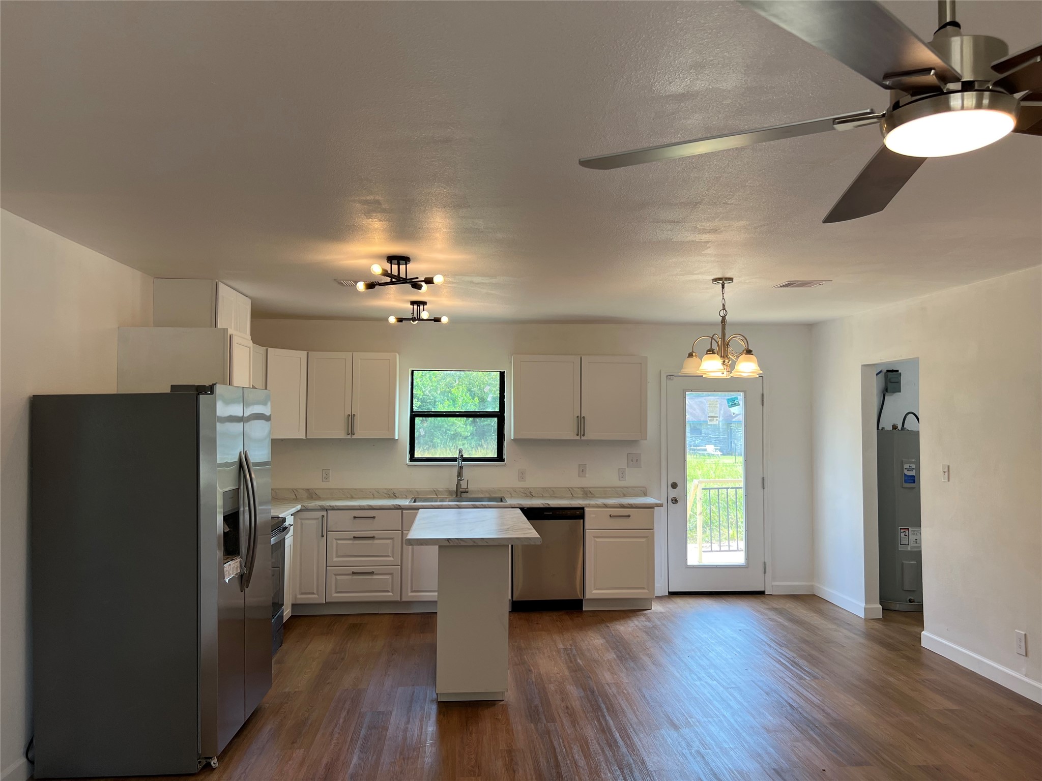 907 Daniel Street Cleveland, TX 77327 - Photo 16 of 45 Looking from the Living room to the Kitchen dinning room