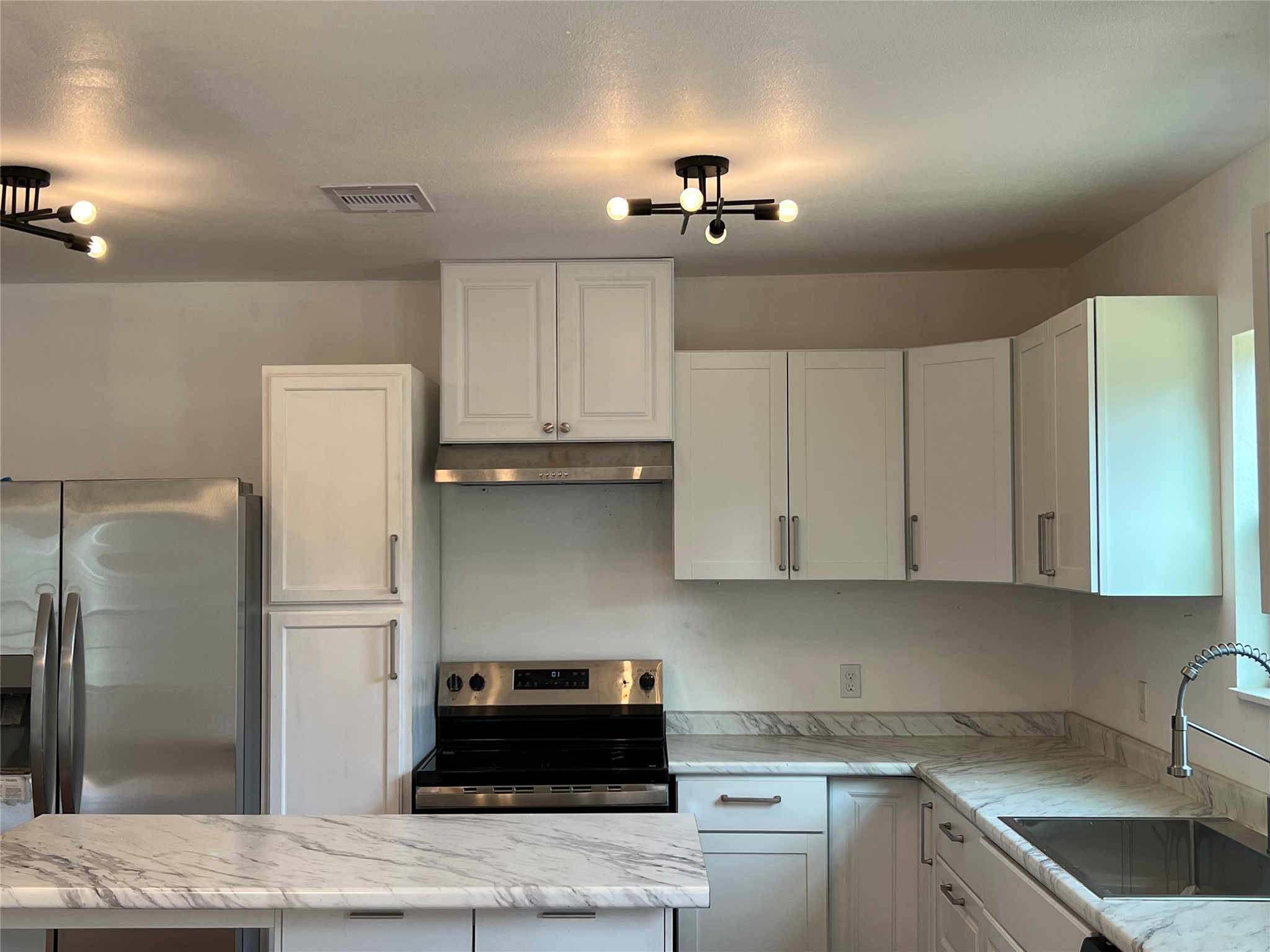 907 Daniel Street Cleveland, TX 77327 - Photo 28 of 45 Looking from Dinning room/Breakfast area