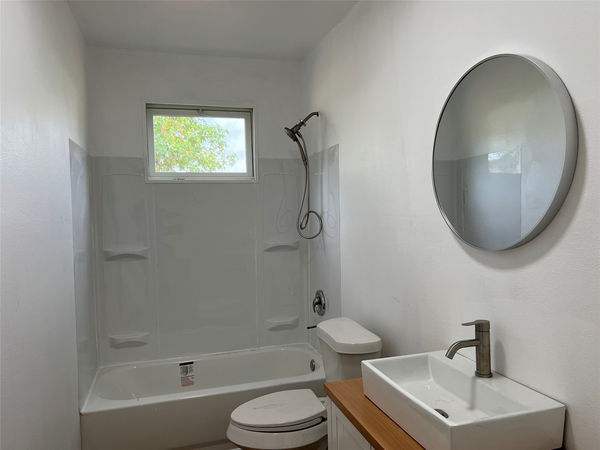 907 Daniel Street Cleveland, TX 77327 - Photo 40 of 45 Hall Bath room