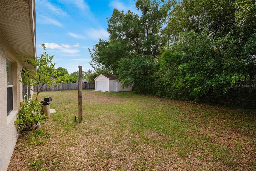 5090 Southeast 28th Street Ocala, FL 34480 - Photo 31 of 35 a view of a backyard
