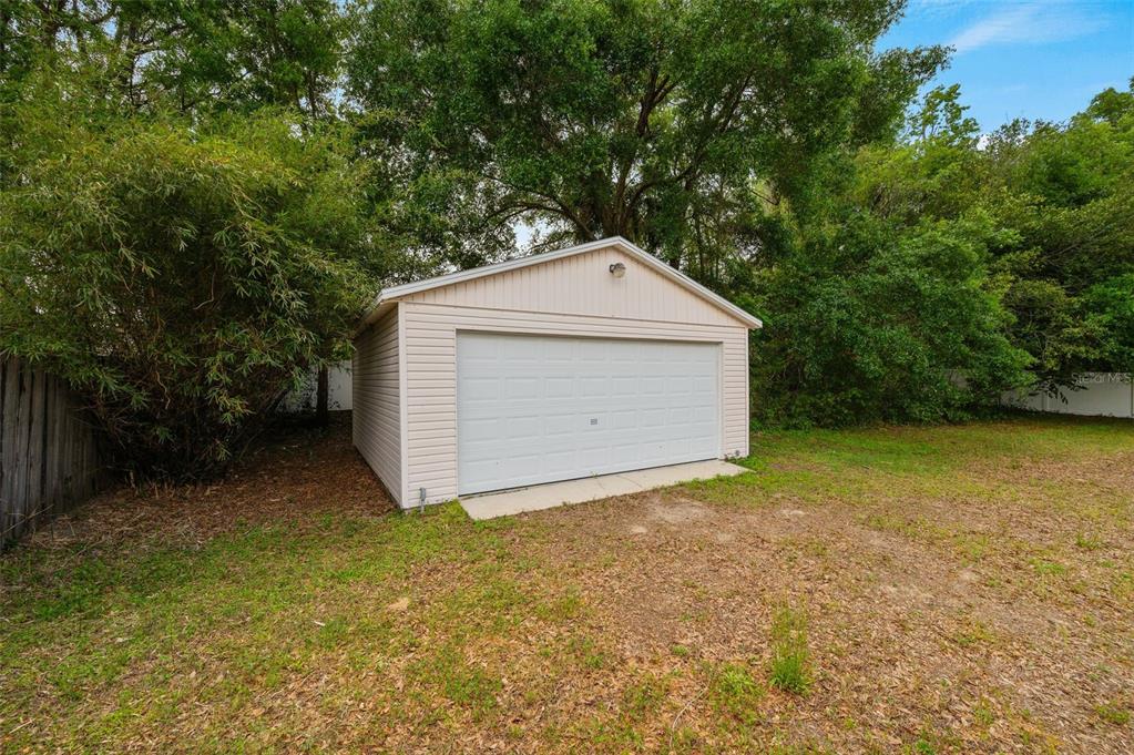 5090 Southeast 28th Street Ocala, FL 34480 - Photo 34 of 35 a house with trees in the background