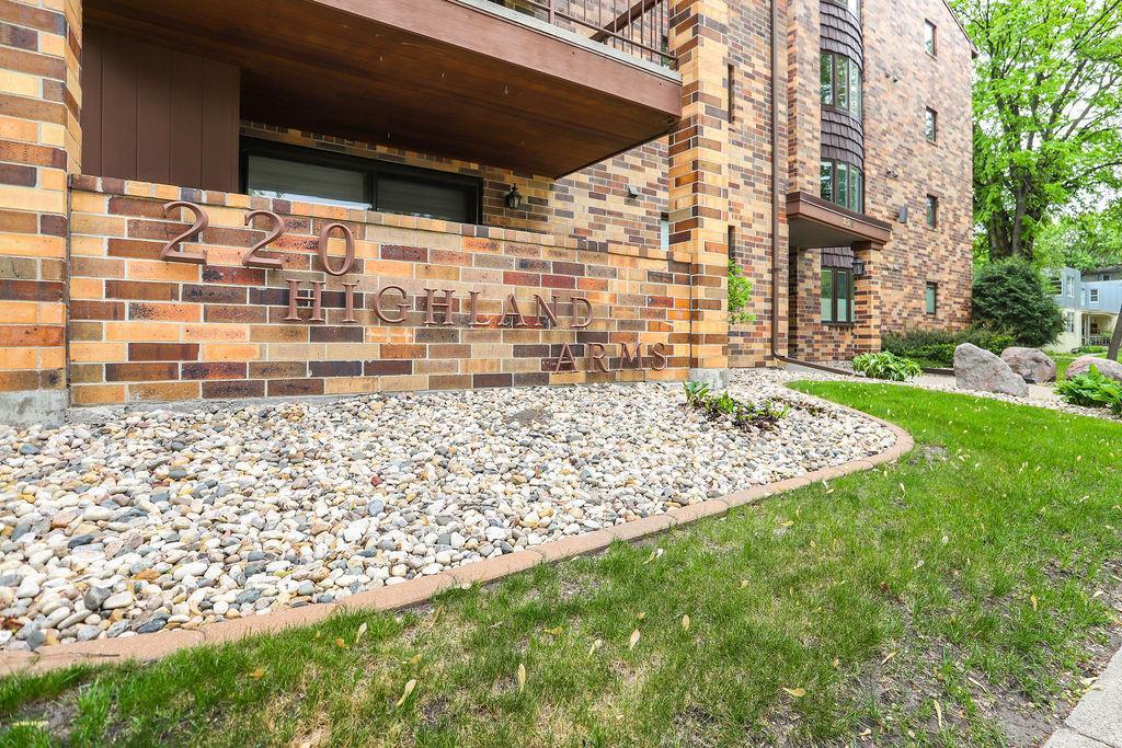 220 8th Street South, Unit B2 Fargo, ND 58103 - Photo 2 of 29