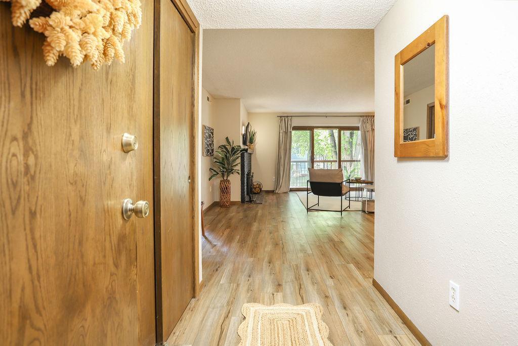 220 8th Street South, Unit B2 Fargo, ND 58103 - Photo 5 of 29