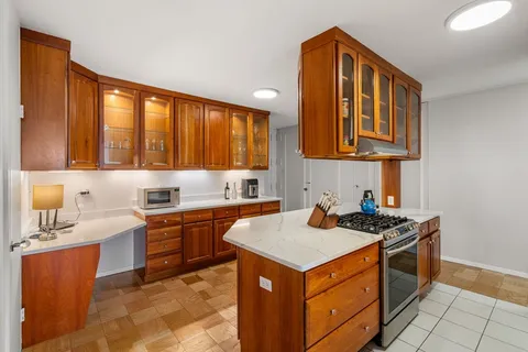 $1,019,000 | 85 East India Row, Unit 14G, Boston, MA 02110