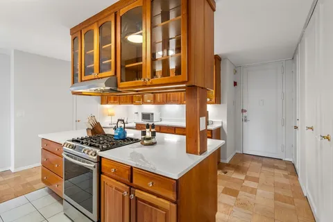 $1,019,000 | 85 East India Row, Unit 14G, Boston, MA 02110