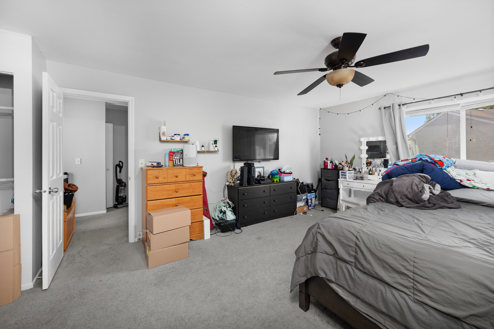 1100 Singleton Drive Roselle, IL 60172 - Photo 14 of 19 a bedroom with bed and window
