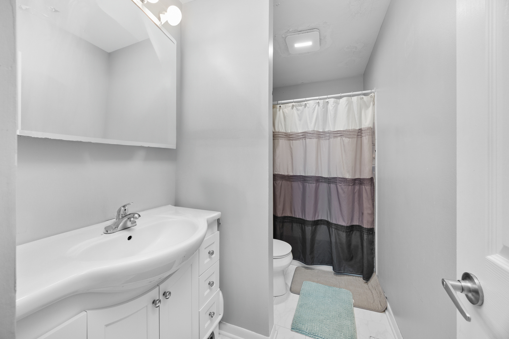 1100 Singleton Drive Roselle, IL 60172 - Photo 16 of 19 a bathroom with a sink toilet and shower