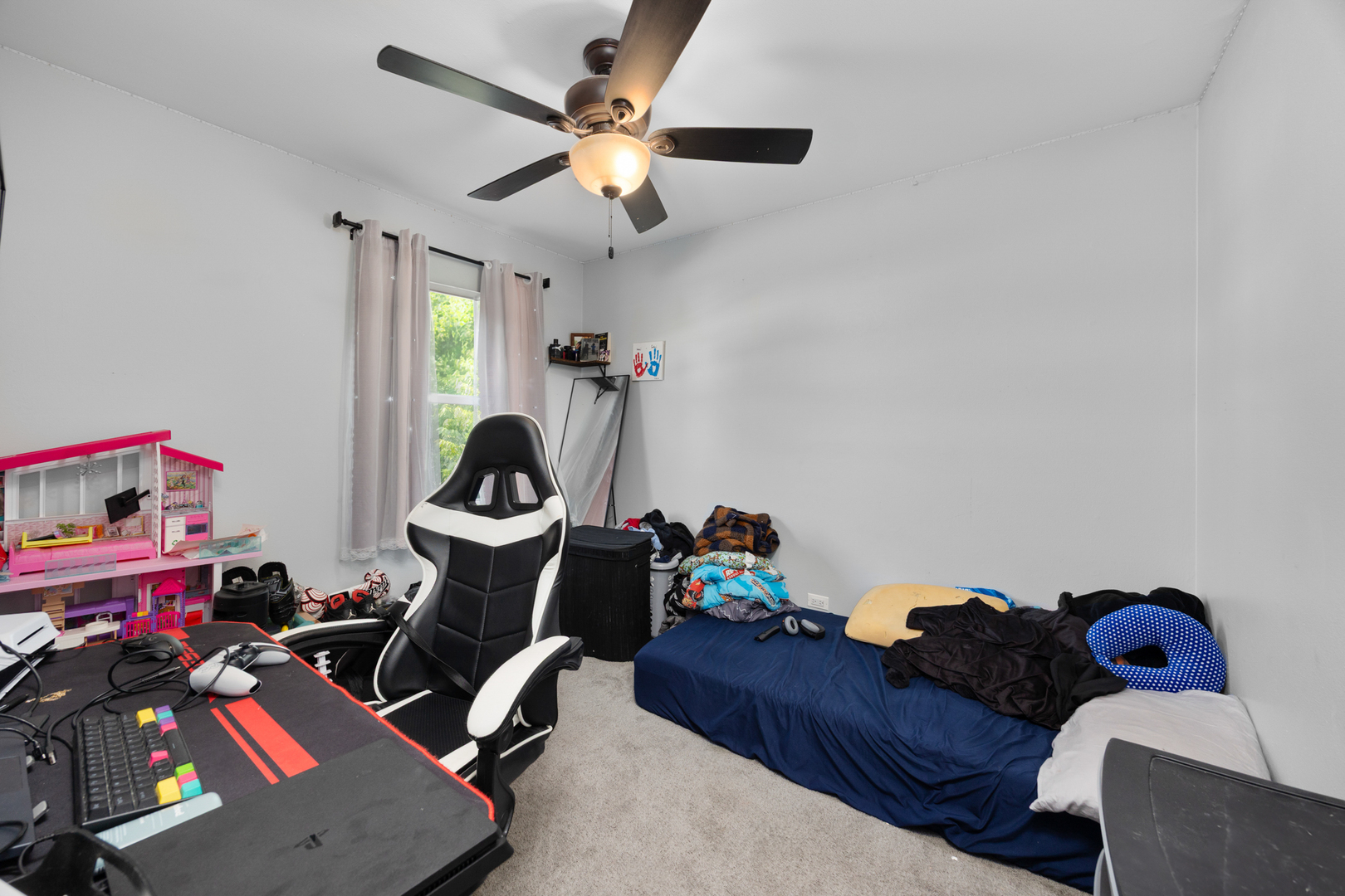 1100 Singleton Drive Roselle, IL 60172 - Photo 17 of 19 a living room with furniture and a wooden floor