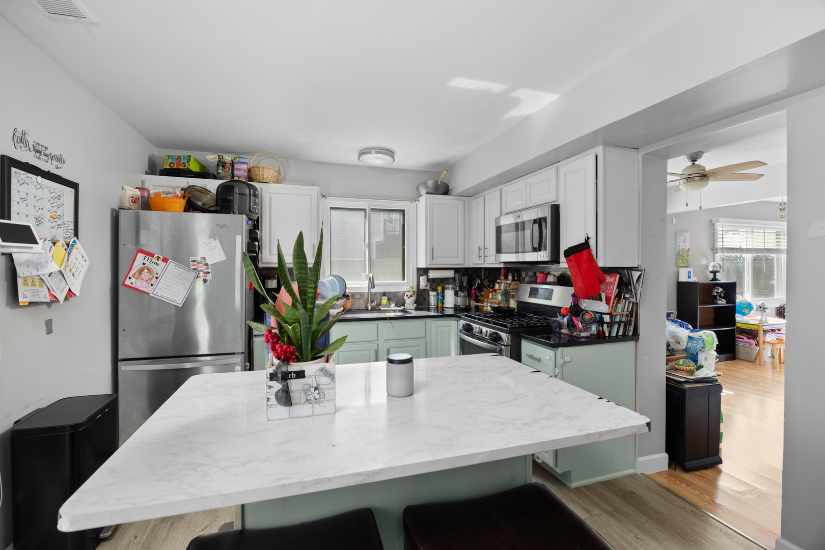 1100 Singleton Drive Roselle, IL 60172 - Photo 6 of 19 a view of a dining room with furniture and a kitchen