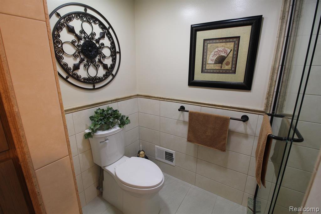 31775 Ridgeside Drive, Unit 2 Farmington Hills, MI 48334 - Photo 37 of 90